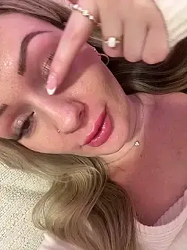 Stripchat Nude Webcam of LoveShae_