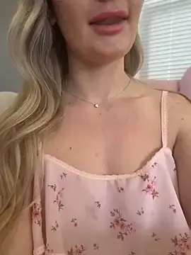 Stripchat Free Live Porn of LoveShae_