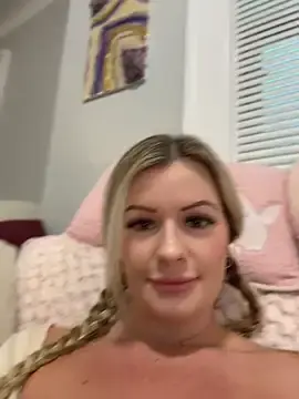 Stripchat Live Porn of LoveShae_
