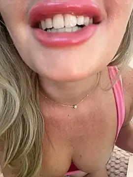 Stripchat Nude Webcam of LoveShae_