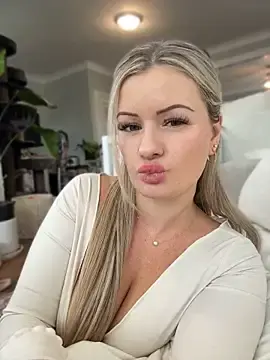 Stripchat Free Porn Cam of LoveShae_