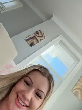 Stripchat Free Porn Cam of LoveShae_