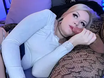 Stripchat Free Live Porn of 2_girls_1_dick