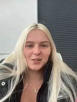 Stripchat Live Sex of Allylove03