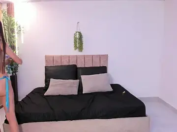 Stripchat Sex Cam of Little_dolls12