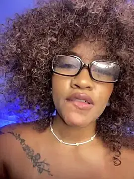 Stripchat Free Porn Cam of riri_brunnete