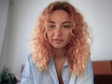 Stripchat Adult Webcam of Reddgiirl