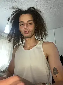 Stripchat Best Webcam of top_white