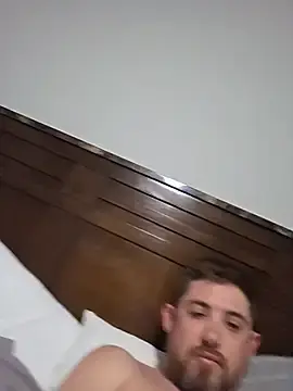 Stripchat Sex Cam of caliguy37