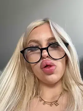 Stripchat Free Porn Cam of Steffi_Snowbunny
