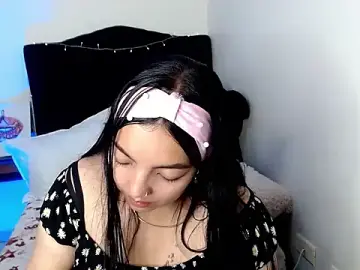 Stripchat Nude Webcam of loren_tits24
