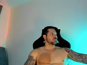 Stripchat Sex Cam of Pierre_Vidal