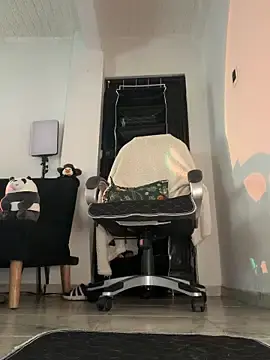 Stripchat Free Porn Cam of aly_golden_