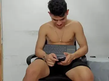 Stripchat Sex Cam of andrew_rose_