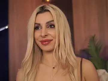 Stripchat Watch Live Sex Cams of GoldenSinn