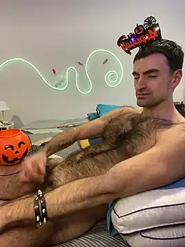 Stripchat Free Porn Cam of HairyDream