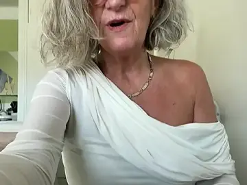 Stripchat Sex Cam of NaughtyMonicaUK