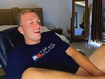 Stripchat Sex Cam of tommy_cumfinger