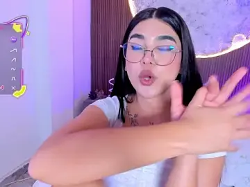 Stripchat Nude Webcam of RoseCassie