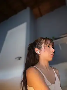 Stripchat Free Porn Cam of lauravasquez