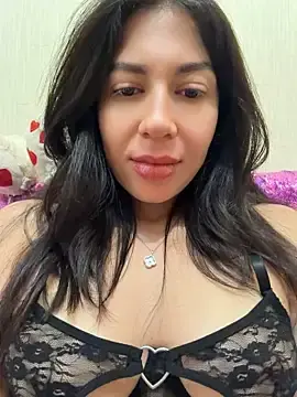 Stripchat Live Sex Cam of InnocentDevil_