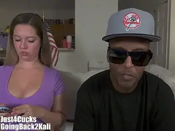 Stripchat Live Sex Cam of boomboomr00m