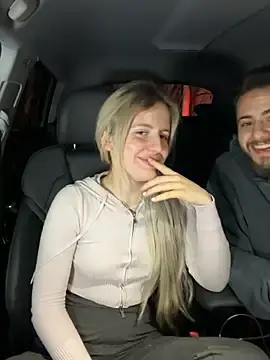 Stripchat Free Porn Cam of Holly-Glamour