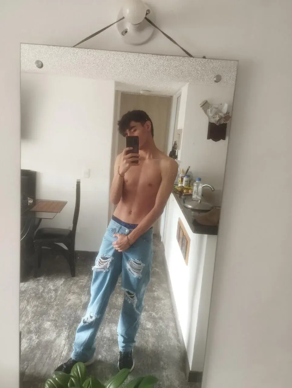 demian_hot99