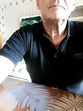 Stripchat Live Sex Cam of Cooljm6
