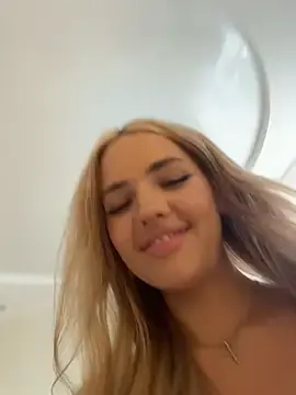 Stripchat Free Live Porn of EllaBaby18