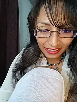 Stripchat Free Porn Cam of LucyCherry69