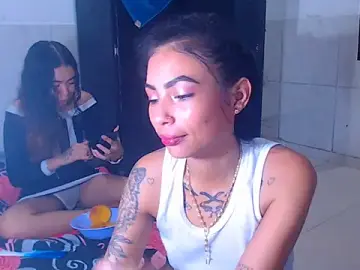 Stripchat Live Sex Cam of Triogirlhorny_