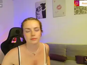 Stripchat Sex Cam of Piinkpandora