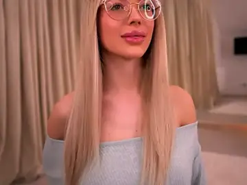 Stripchat Live Sex Cam of KylieJoyce