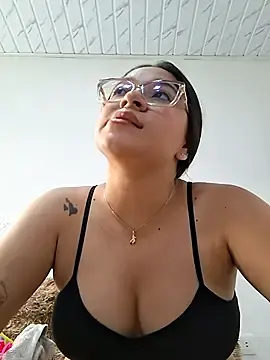 Stripchat Free Live Porn of -VICKKY