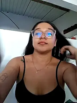 Stripchat Live Sex of -VICKKY