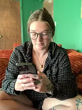 Stripchat Live Sex of PussiesnCream_