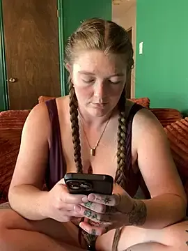 Stripchat Sex Cam of PussiesnCream_