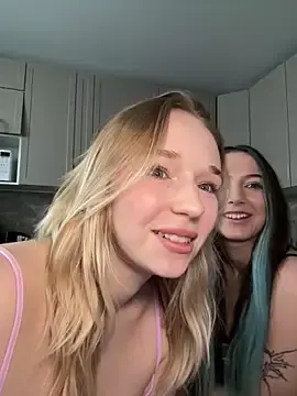 Stripchat Adult Webcams of RollDollsi