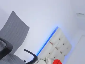 Stripchat Free Porn Cam of MissCarolinne