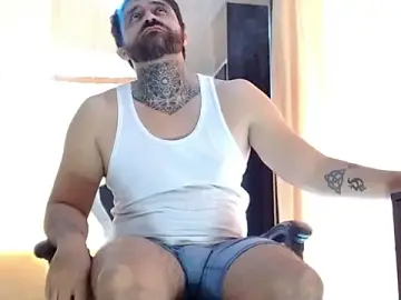 Stripchat Free Porn Cam of aronmiller404