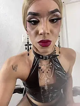 Stripchat Sex Cam of briana_sex32