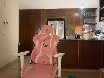 Stripchat Live Sex Cam of callmeemily22