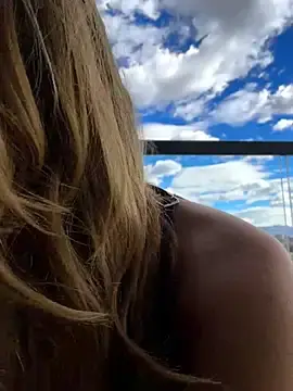 Stripchat Sex Cam of tinker_exotic_1