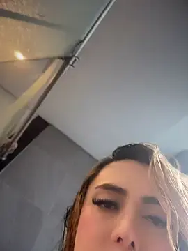 Stripchat Live Porn of tinker_exotic_1