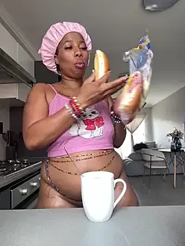 Stripchat Live Sex Cam of CurvyDesire1