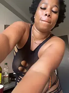 Stripchat Free Live Porn of CurvyDesire1