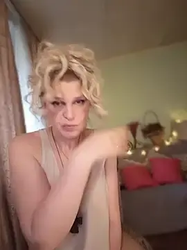 Stripchat Live Sex Cam of TsPostophere