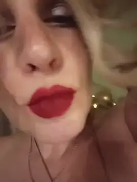 Stripchat Free Porn Cam of TsPostophere