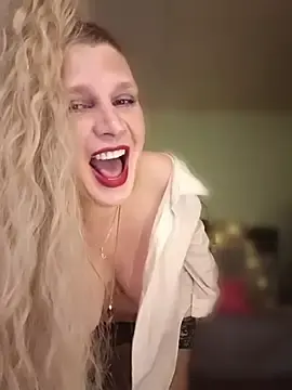 Stripchat Sex Cam of TsPostophere